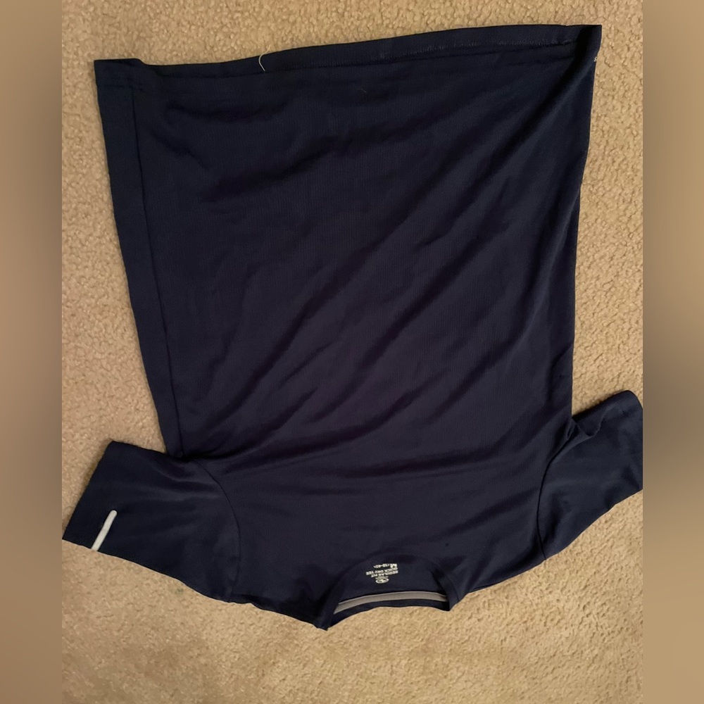 navy blue tshirt
